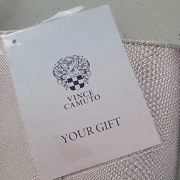 Elegant Gold Tote Bag Vince Camuto - Picture 3 of 3